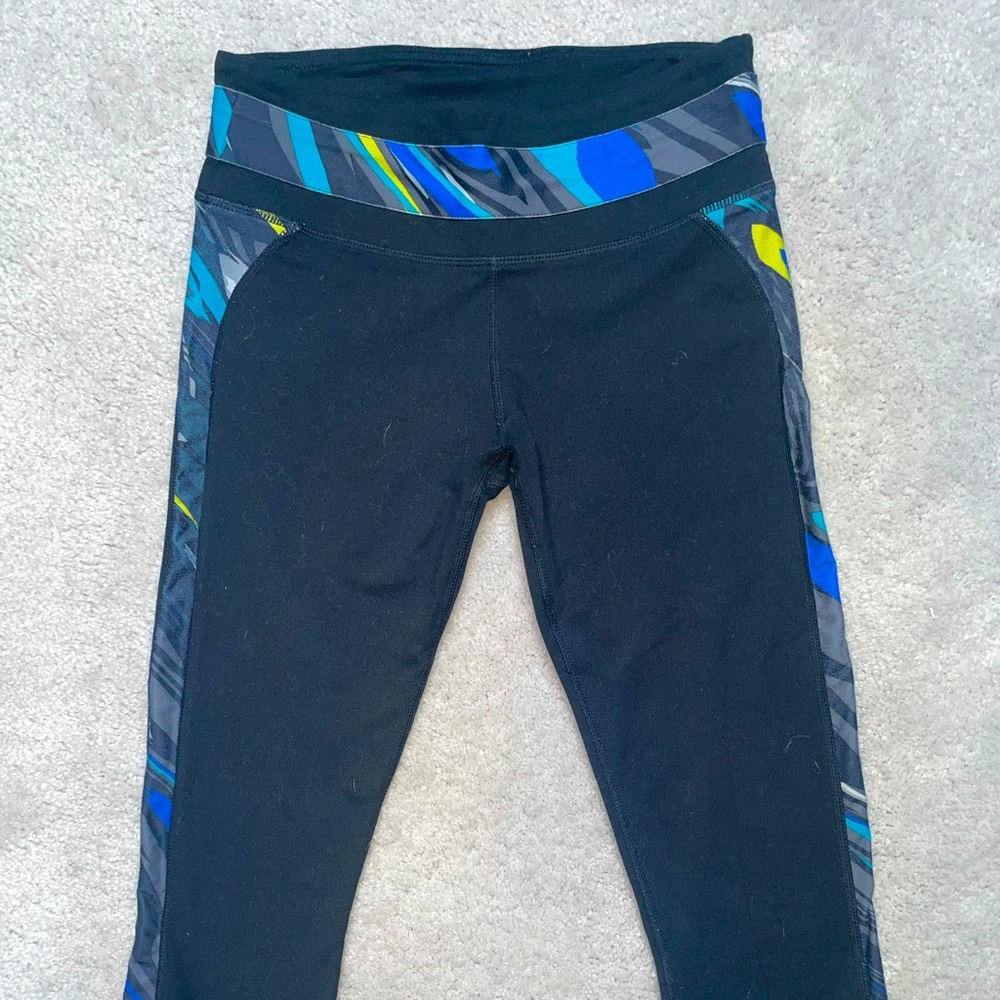 Black Capri Marble Leggings